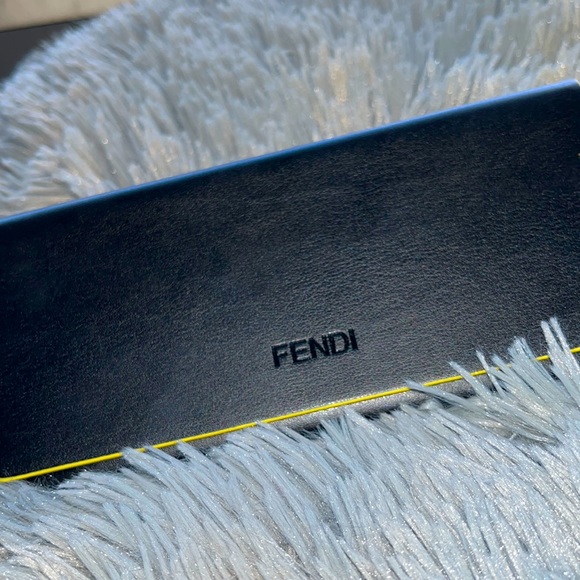 FENDI Sunglasses - Picture 5 of 9